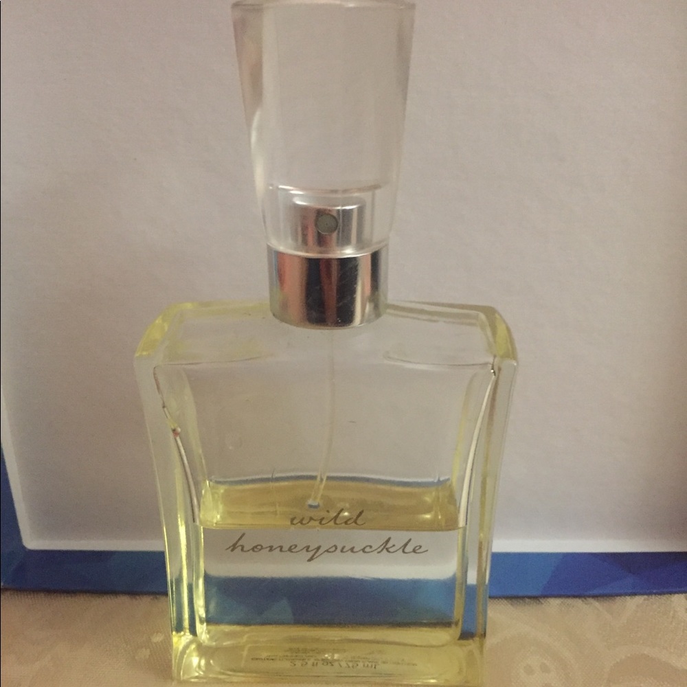 Bath&BodyWorks Wild Honeysuckle